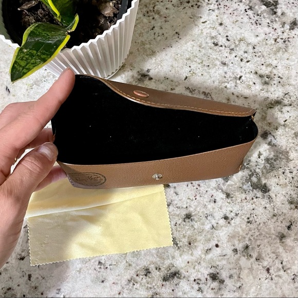 Ray Ban glasses case - Picture 3 of 3